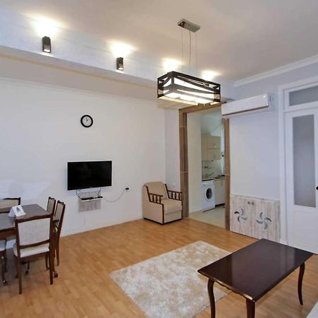 Sunny Apartment In The Center Ereván Exterior foto