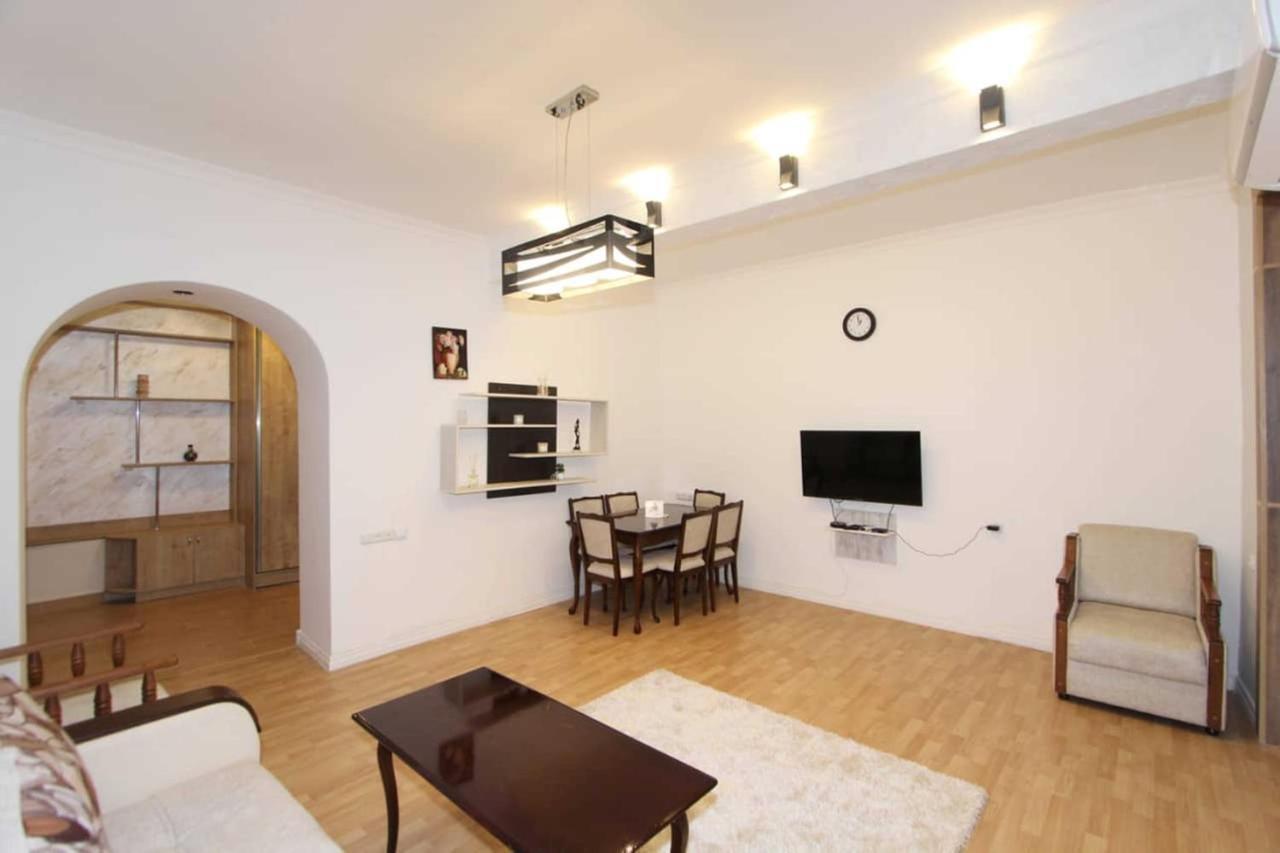 Sunny Apartment In The Center Ereván Exterior foto